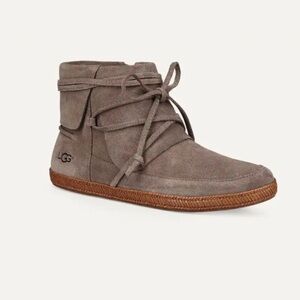 Ugg Women's Reid Moccasin Lace Up Suede Leather Booties Size 6